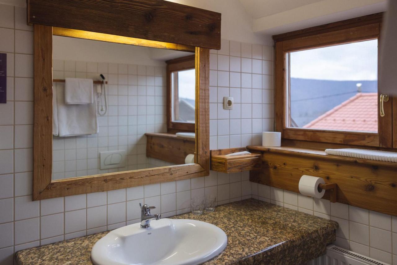 Dvor Guesthouse Novak מראה חיצוני תמונה